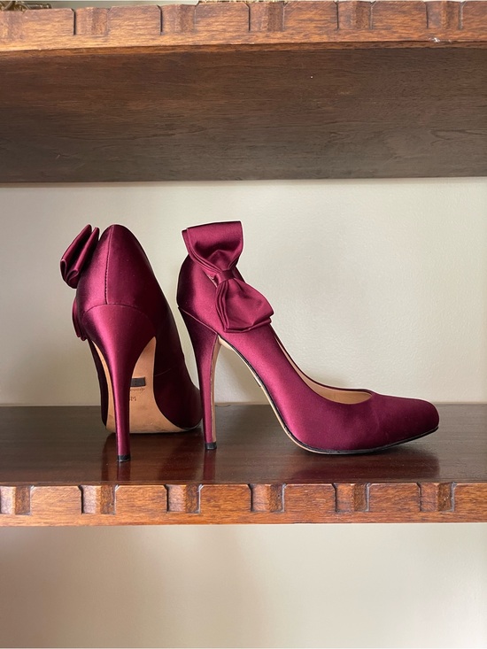 Badgley Mischka Shoes - Badgley Mischka Burgundy Satin Bow Pumps Size 8M Formal Heels